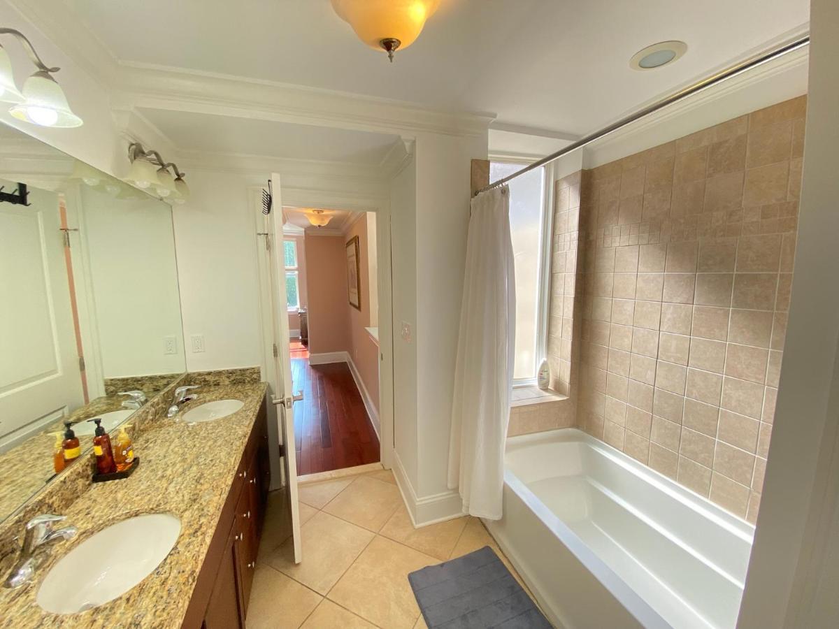 Hébergement de vacances Classy Victorian Brownstone Subway Shopping *